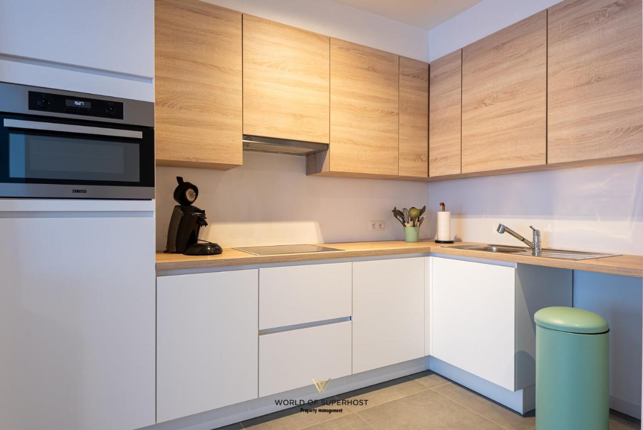 Spacious Apartment Closeby The Sea Up To 6 People! Остенде Екстериор снимка
